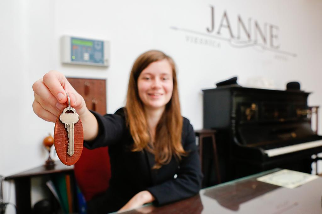 Janne Hotel Riga Exterior foto