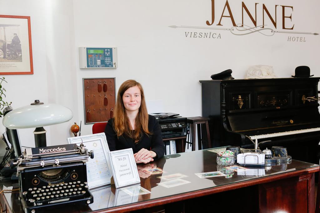 Janne Hotel Riga Exterior foto